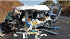 Michoacán: Ambulancia se impacta contra tráiler y queda destrozada en autopista Uruapan-Lázaro Cárdenas | VIDEO