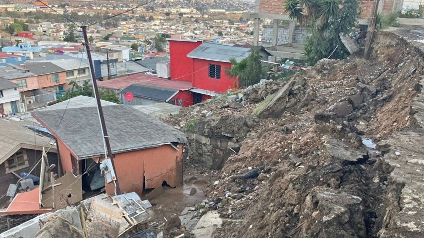 Viviendas en riesgo por fuga de agua en Tijuana