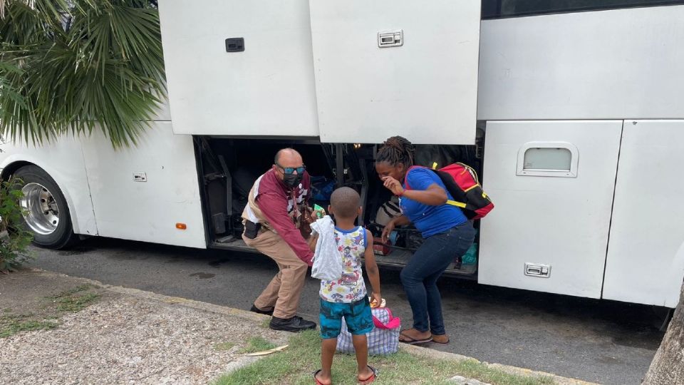 En Monterrey, los migrantes cuentan con empleo temporal que les da una cadena de tiendas de conveniencia.