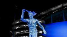 "Alta estatua, eh": Manchester City rinde homenaje al "Kun" Agüero con monumental escultura