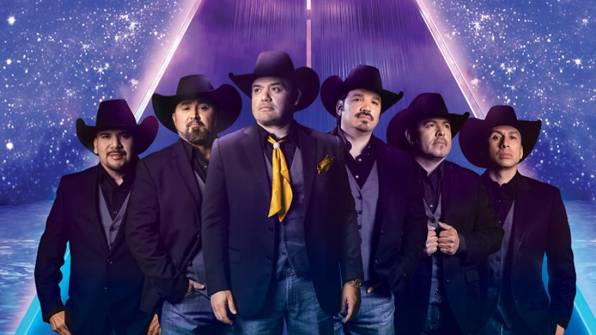 Ricky Muñoz, el vocalista de Intocable se desmaya durante concierto en la Plaza de Toros (VIDEO)