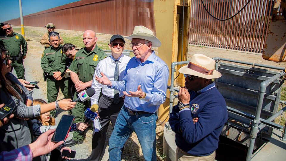 Ken Salazar se reunió con Marcelo Ebrard; luego inspeccionó un narcotúnel que unía Tijuana con San Diego