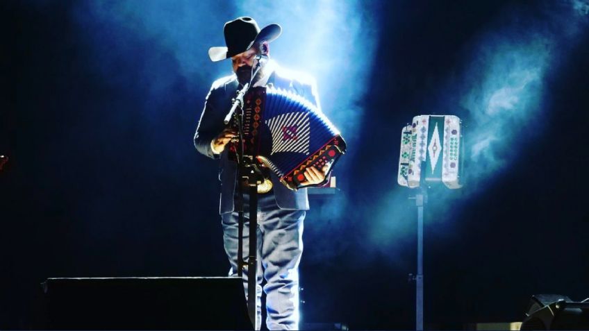 Vocalista de Intocable niega desmayo en pleno concierto; ¿Qué le sucedió?