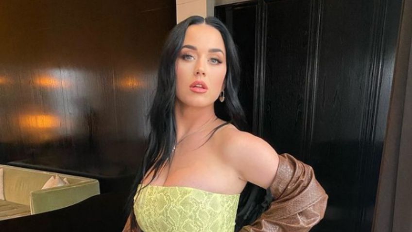 De espaldas, Katy Perry presume entallado vestido negro con brillo | VIDEO