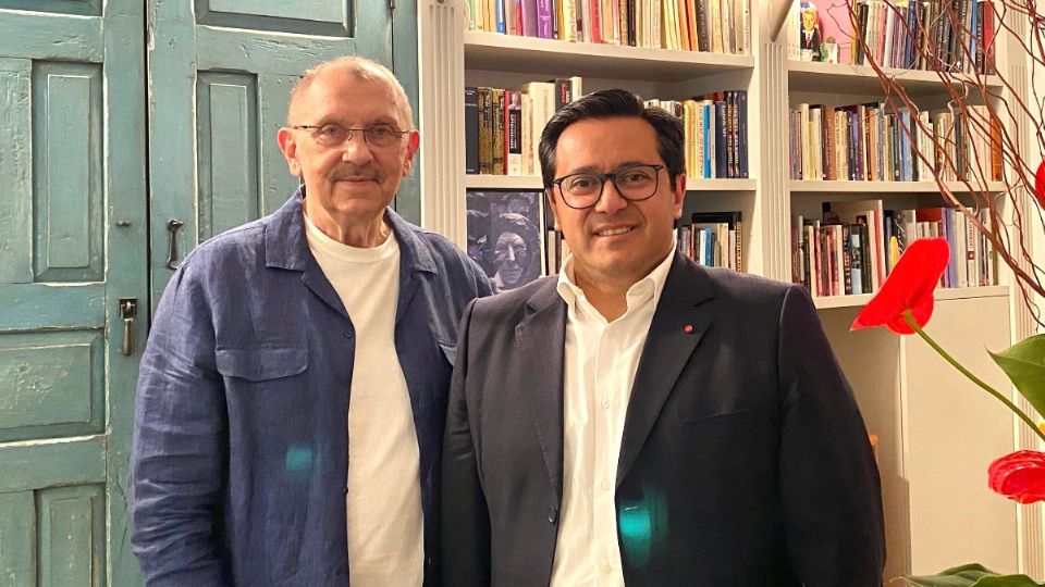 El embajador de México en Polonia, Juan Sandoval, en reunión con el presidente de la Fundación Marek Keller y Juan Soriano