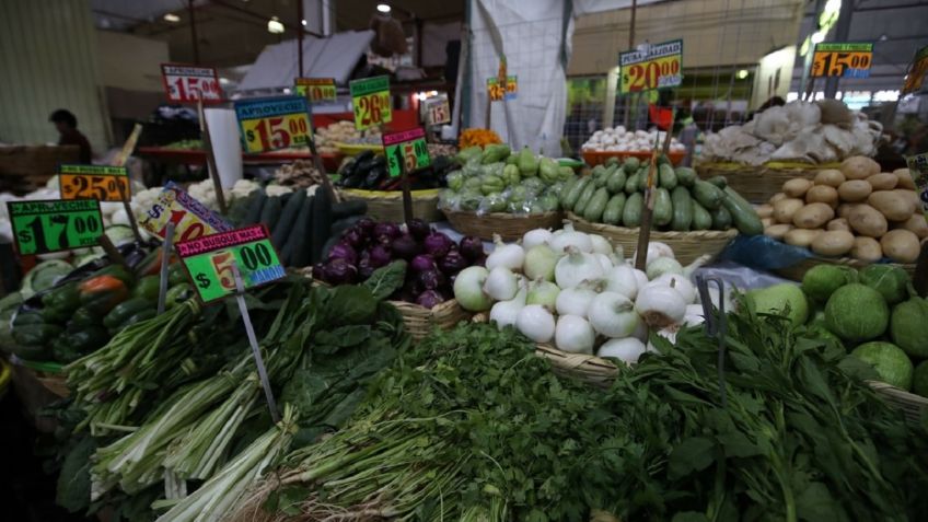 Temen comerciantes escalada de precios de canasta básica, ante retiro de aranceles