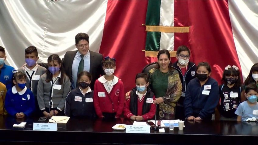 Padres de familia y estudiantes exigen en el Senado que regresen las Escuelas de Tiempo Completo