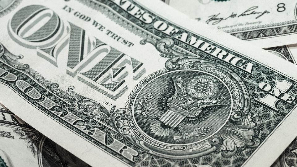 El dólar sigue perdiendo terreno en el mercado de divisas