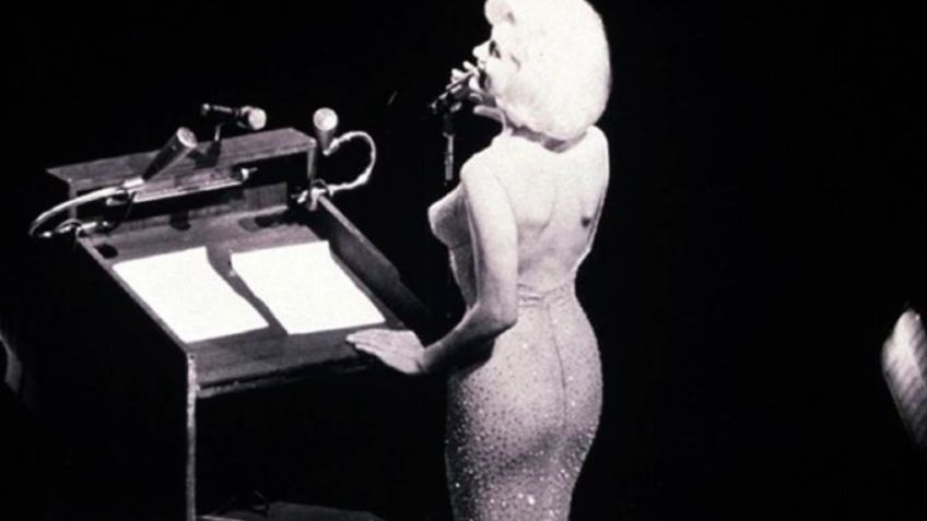 La noche que Marilyn Monroe cantó Happy Birthday, Mr President a JFK: preludio de su muerte en un fantasmagórico vestido