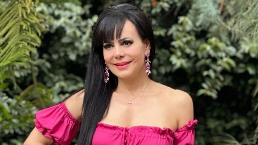 Desde las escaleras, Maribel Guardia impone moda con un minishort perfecto para todas las mujeres