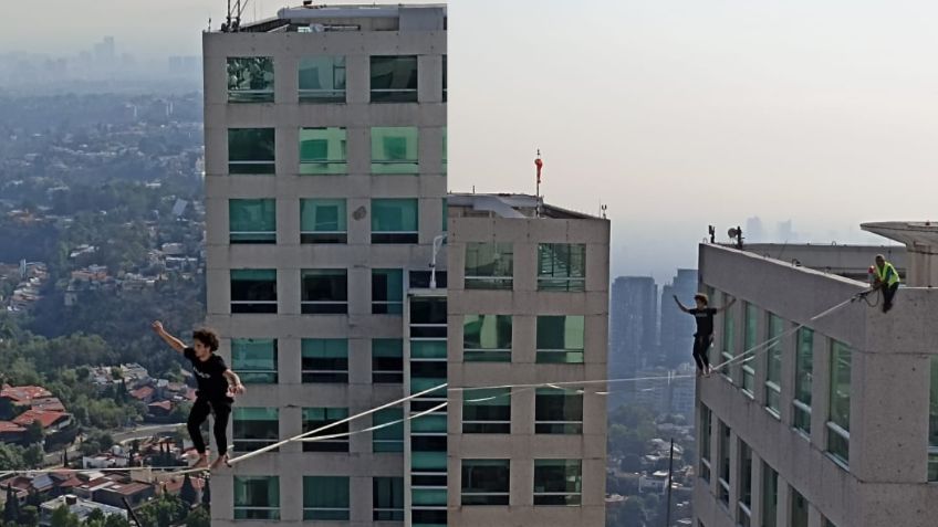 Reto viral con causa: Mau Otero recauda fondos cruzando edificios en una cuerda floja