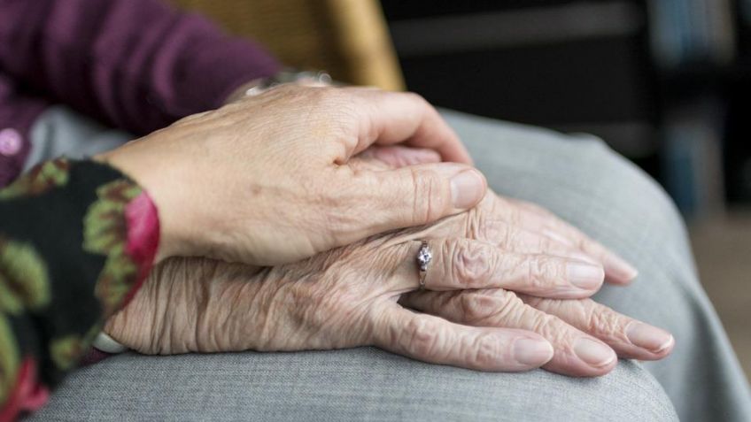 2 hábitos que dañan tu salud de manera silenciosa luego de los 60 años