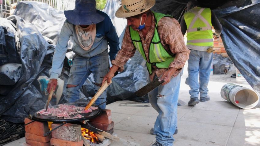 Los mejores MEMES para celebrar el Día del Albañil o de la Santa Cruz