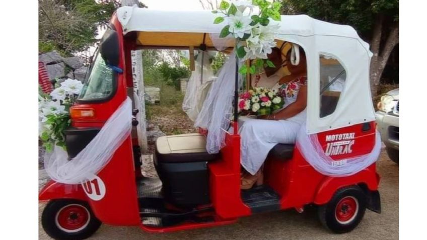 ¿A dónde los llevamos? Novios llegan en mototaxi a su boda