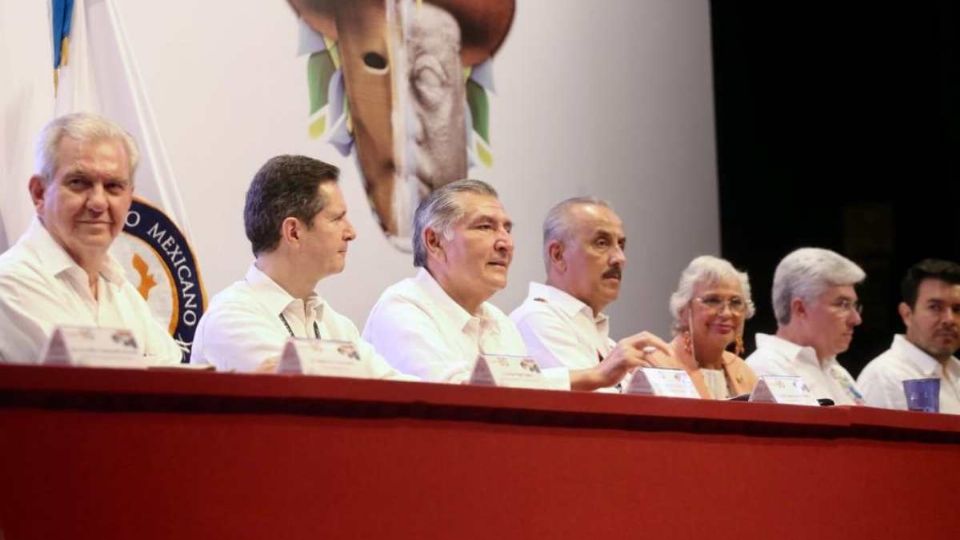 El secretario de Gobernación acudió a la reunión con el sector