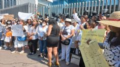 Colectivos feministas piden justicia por asesinato de la activista Cecilia Monzón frente a la Fiscalía de Puebla