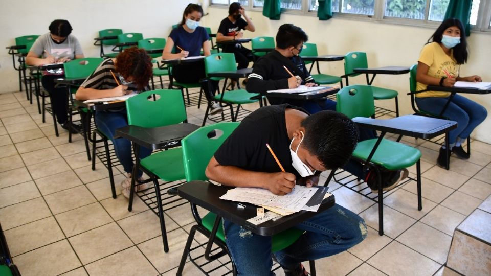 La beca se entregará para que los estudiantes puedan concluir su preparación académica.