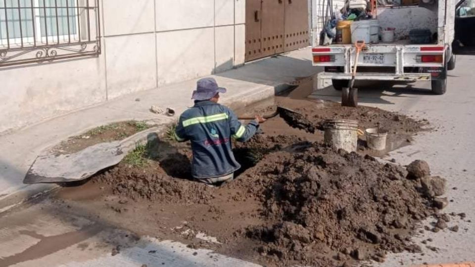 Reparan 50 fugas de agua potable al día en Tecámac