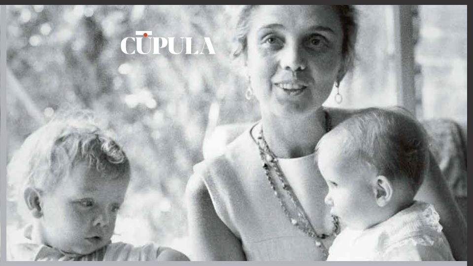 Elena Poniatowska con Felipe y Paula. Sur de la Ciudad de 
México, 1971