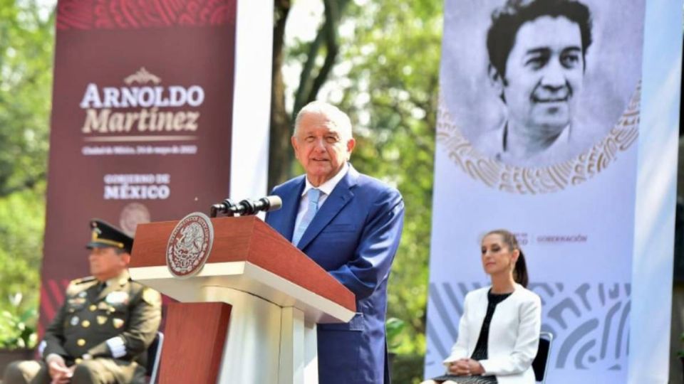 AMLO durante el homenaje póstumo de Arnoldo Martínez.