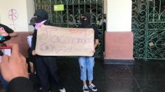 Universitarias protestan a las afueras de UAEMex por casos de abuso sexual e inseguridad