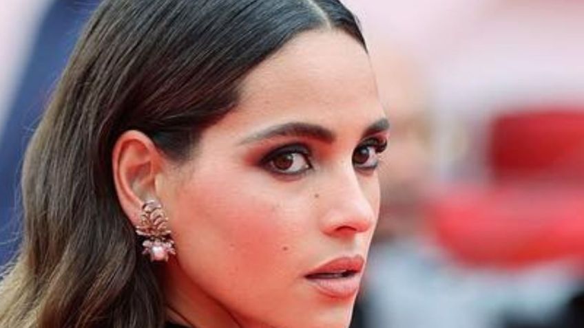 De espaldas, Adria Arjona voló la red con su silueta perfecta