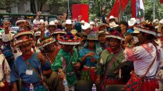 Llega a Palacio Nacional contingente wixarica, esperan ser atendidos el lunes por AMLO