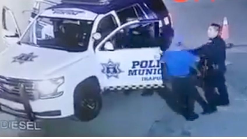 Policías agreden a despachador de gasolina en Irapuato y son suspendidos | VIDEO