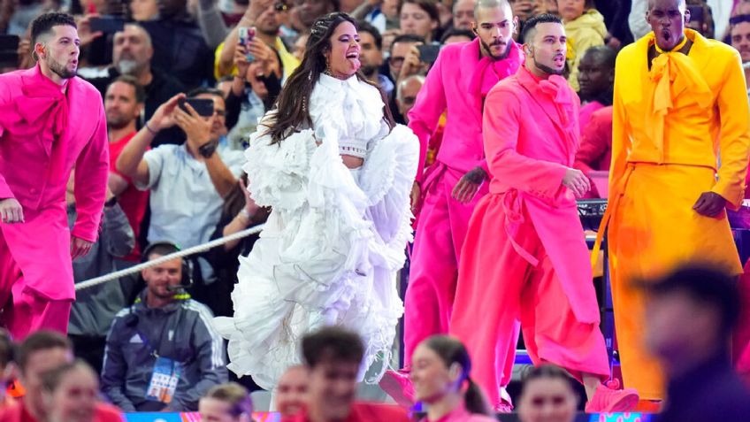 Camila Cabello se luce con vestido mexicano y alebrijes en la final de la Champions League | VIDEO