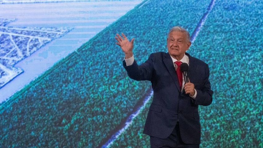 AMLO adelanta que en julio de 2023 llega primer tren para el sureste