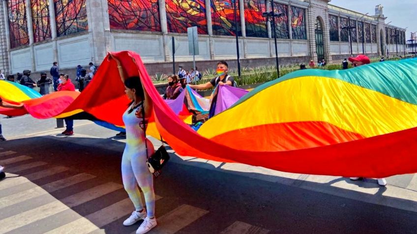 Comunidad LGBT+ marcha para presionar aprobación de matrimonios igualitarios en Edomex