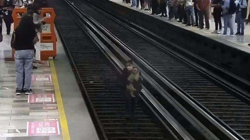 Metro CDMX: Rescatan a perrito que cayó a las vías en la estación Cuitláhuac | VIDEO