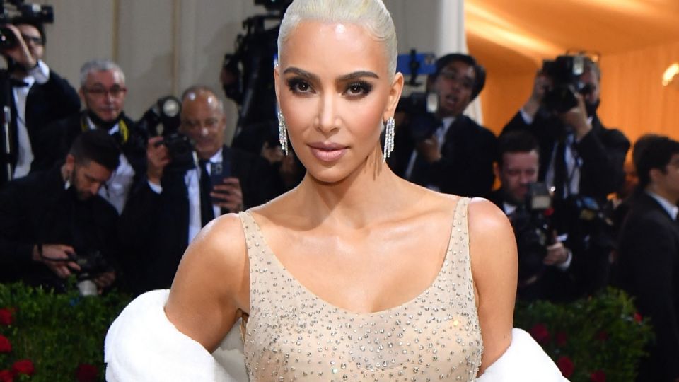 Kim Kardashian incendió las redes con este atrevido outfit metalizado