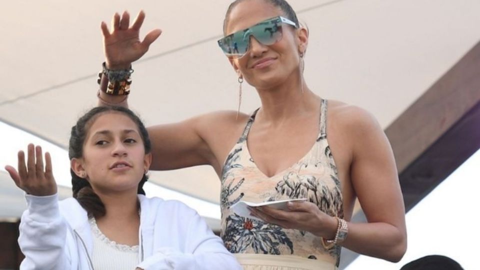 JLo se presentó como una fan más de Emme durante el partido de beisbol