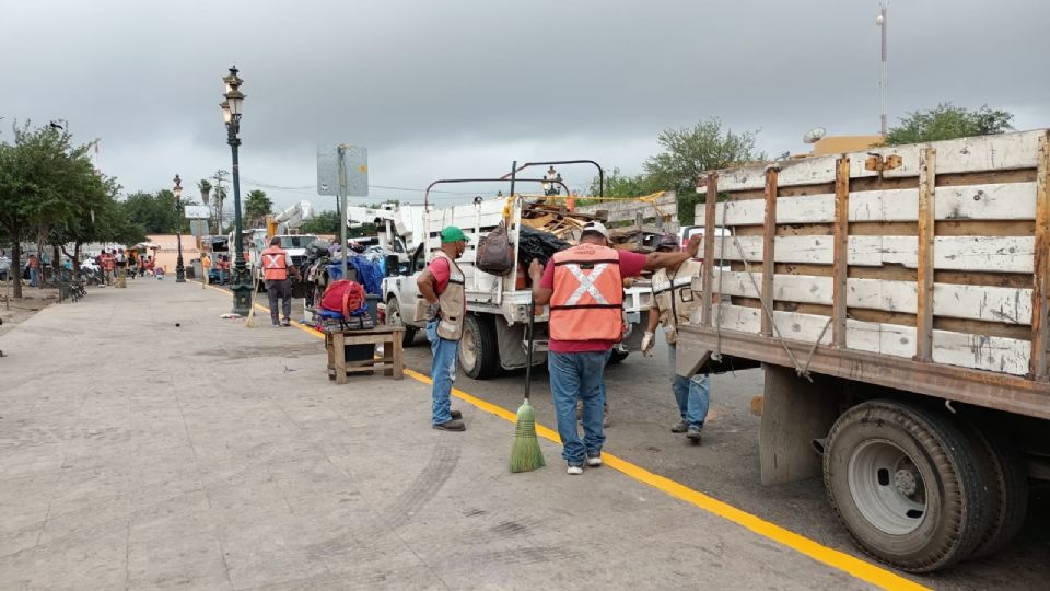 La Plaza de la República fue desalojada y el personal de limpia levantó la basura del lugar 
FOTO: Carlos Juárez