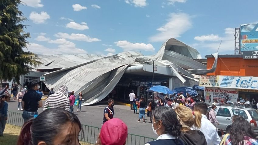 Edomex: Así fue el MOMENTO EXACTO en que voló el techo de la Terminal de Autobuses de Atlacomulco | VIDEO