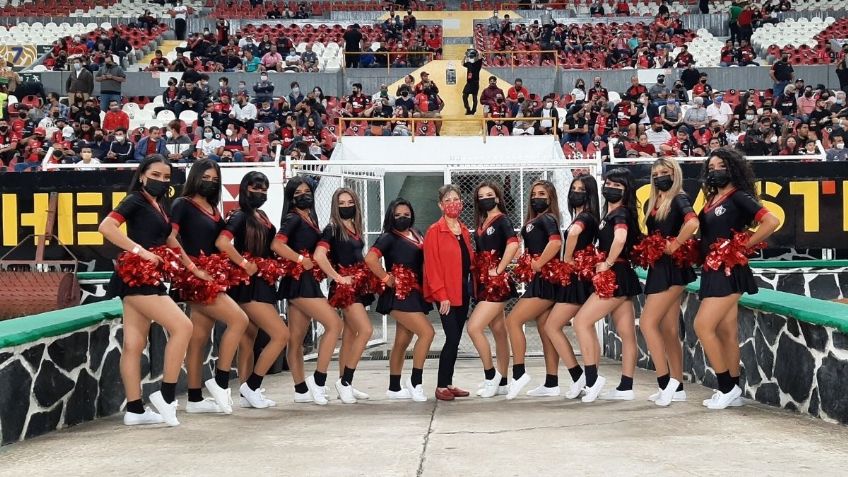 Las Margaritas, la fiel pasión rojinegra que alegra los partidos en el Estadio Jalisco