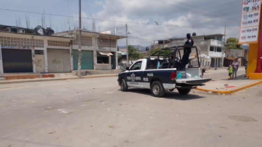 Comerciantes atacan a policías en Acapulco; agentes responden a balazos y hieren a tres