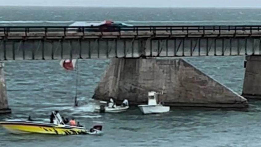 Madre muere en accidente de parapente y sus hijos resultan heridos; paracaídas se estrelló contra un puente