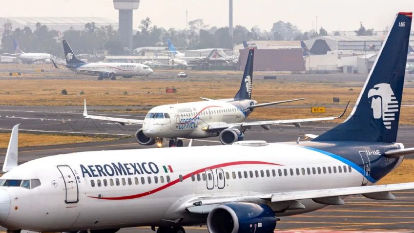 'Está de terror el aeropuerto', el testimonio de una mujer que pasó 8 horas en un avión del AICM