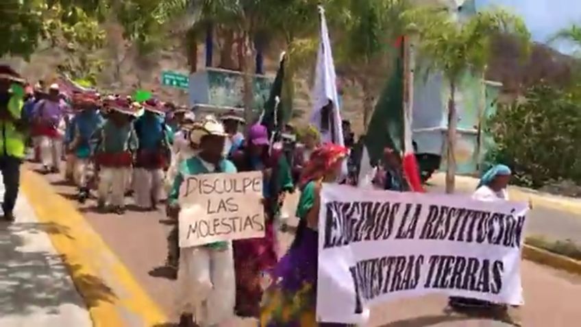 Caravana de pueblos originarios avanza a Palacio Nacional; el viernes estarán en Plaza de Armas en Guadalajara