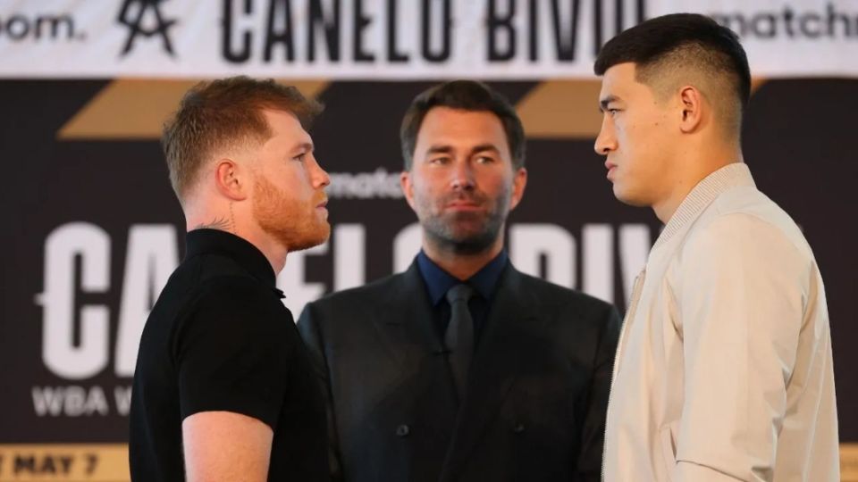 Saúl 'Canelo' Álvarez y Dmitry Bivol.