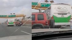 Pelea entre microbusero y conductor de una camioneta casi ocasiona accidente vial en la México-Puebla | VIDEO