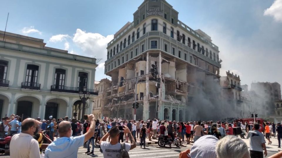 El accidente habría ocurrido cuando una empresa esta surtiendo gas al emblemático hotel.