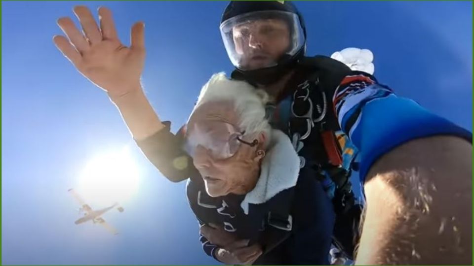 La señora no tuvo empacho en lanzarse desde las alturas