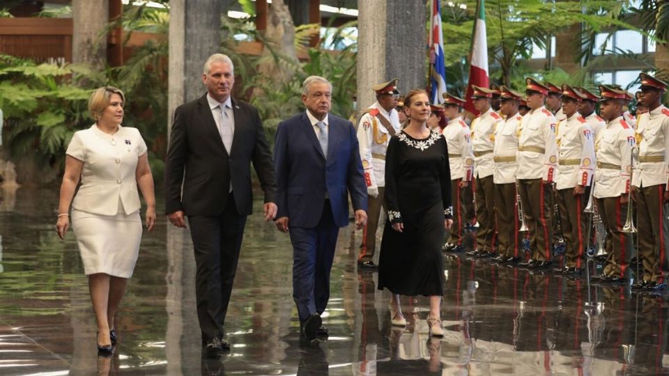 Lis Cuesta Peraza, Miguel Díaz-Canel, Andrés Manuel López Obrador y Beatriz Gutiérrez Müller