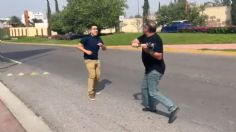 "El loco agarró el bastón y nos golpeó": espeluznante video muestra agresión por un estacionamiento en SLP