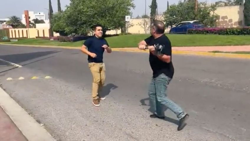 "El loco agarró el bastón y nos golpeó": espeluznante video muestra agresión por un estacionamiento en SLP