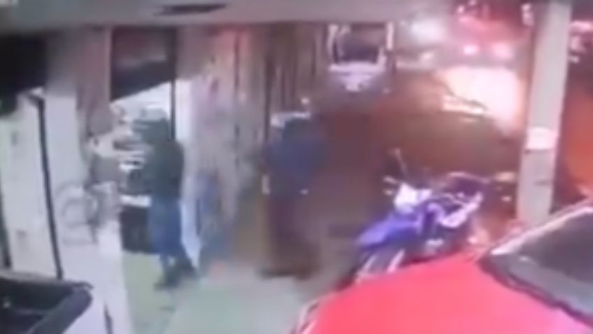 Puebla: Captan el momento en que se desata balacera en un negocio de Xonacatepec que dejó 2 muertos | VIDEO