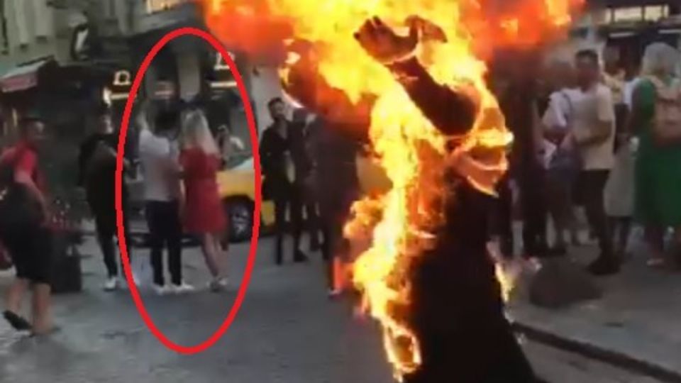 Los turistas pensaron que se trataba de un espectáculo callejero.